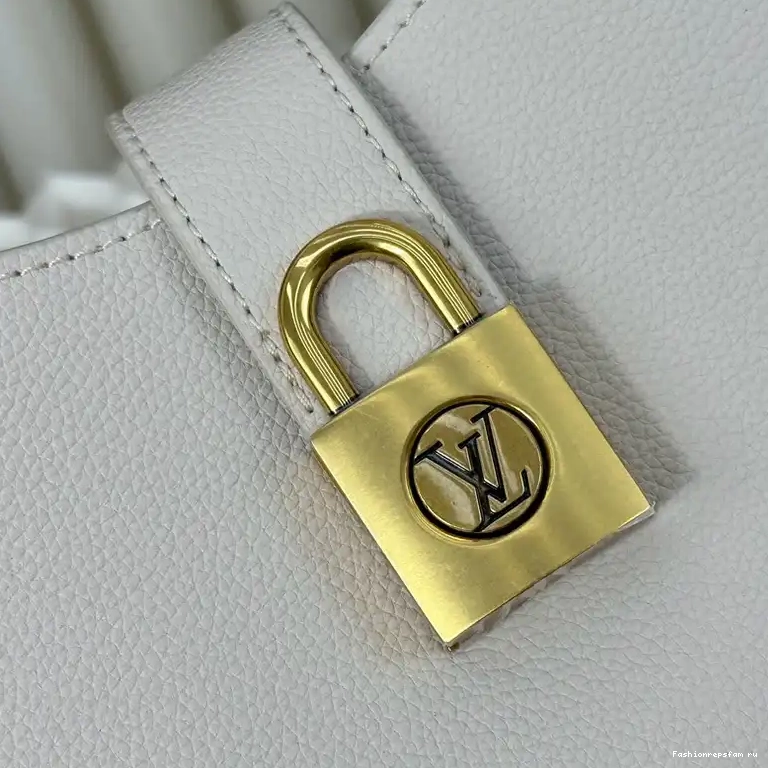 Fashionrepsfam ru Bags LV 2407YZ0215 0516